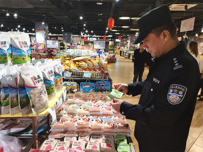 守護“舌尖”安全 共凝團圓味道——昌吉公安開展“中秋、國慶”節前食品安全檢查